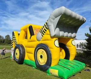 Forhindringsbaner og hoppeborg til byfester